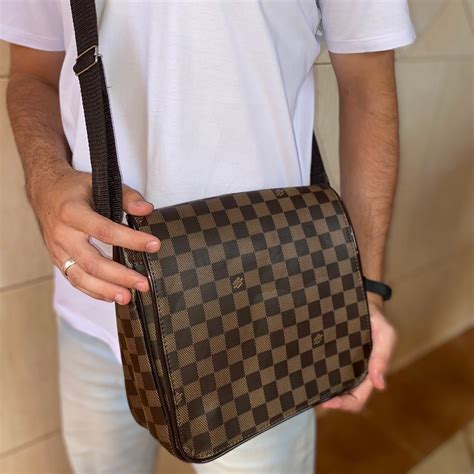 bolsa masculina transversal louis vuitton|Men's Designer Totes .